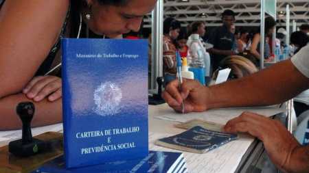 Neste ano, o valor do seguro-desemprego não será inferior a R$ 1.302, que corresponde ao salário mínimo