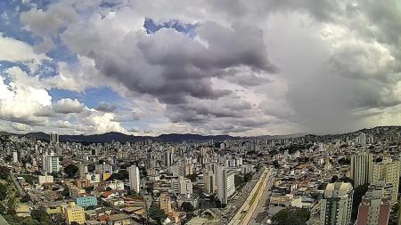 Há previsão de pancadas de chuva isoladas neste sábado na capital