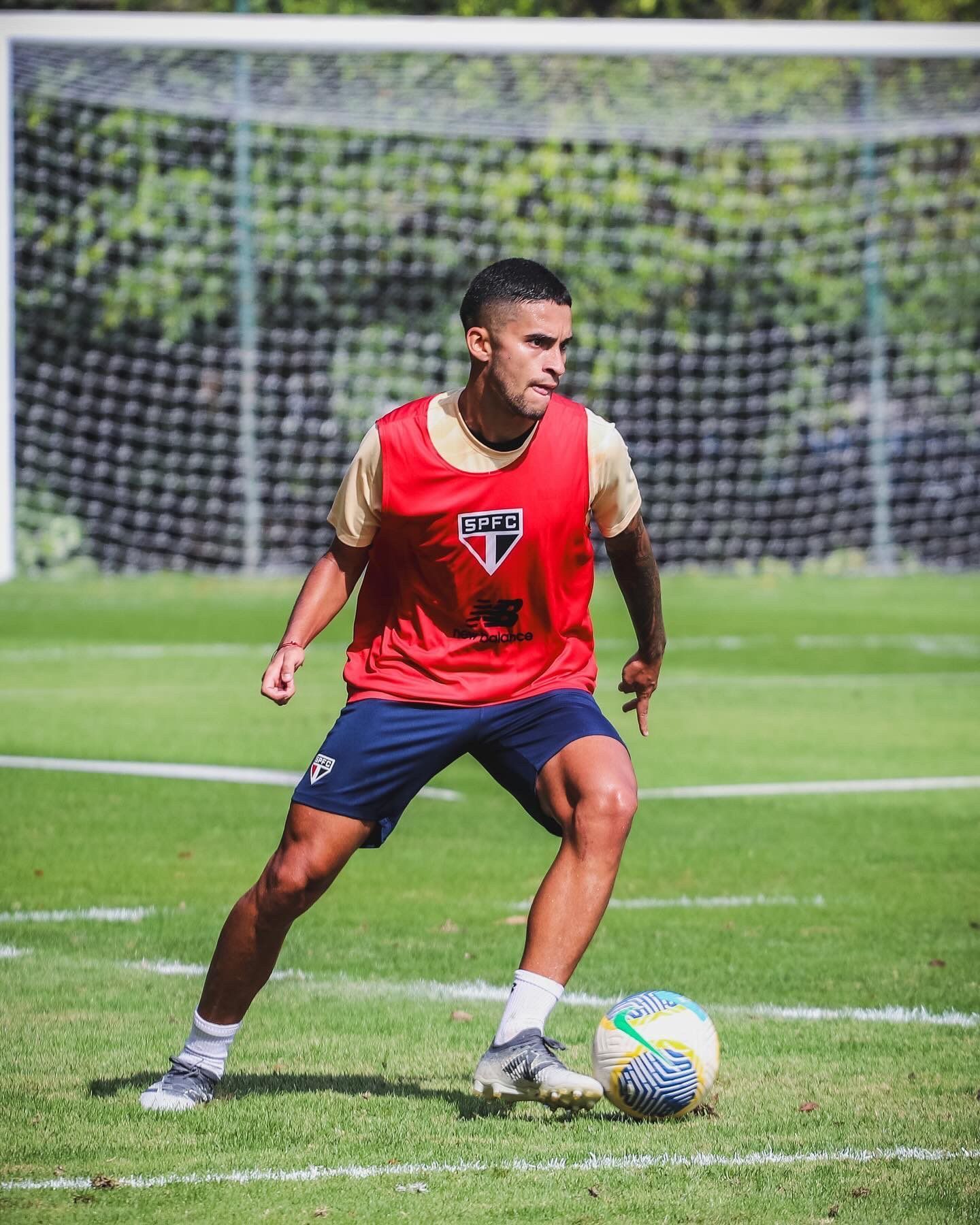 Treino do São Paulo: time trabalha para jogo contra Bahia com Nestor e Rafinha