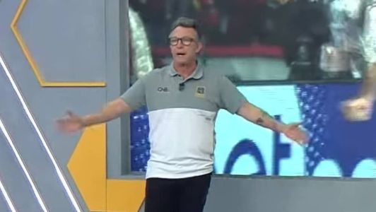 Neto durante apresentação do Apito Final, nesse domingo (26)