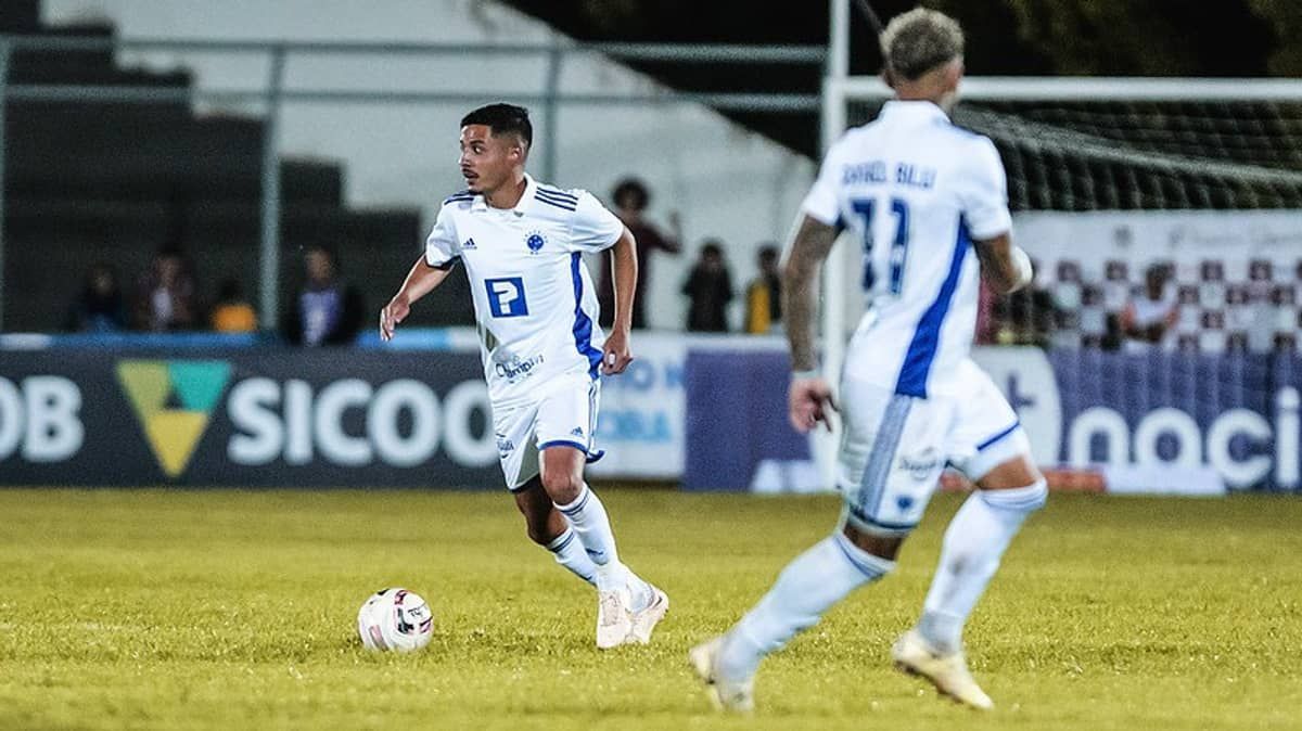 Neto Moura projeta 2023 e comemora por vestir 'famosa camisa 8' do Cruzeiro 