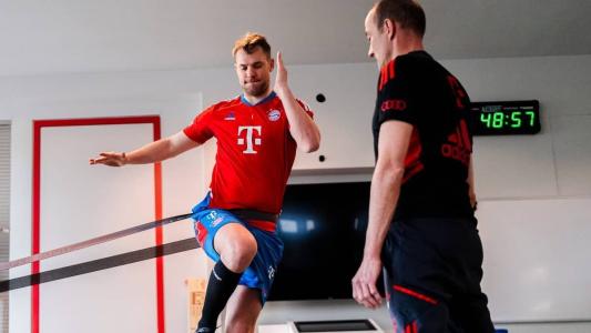 Neuer em treinamento na academia