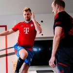 Após seis meses, Neuer retorna aos treinamentos no Bayern