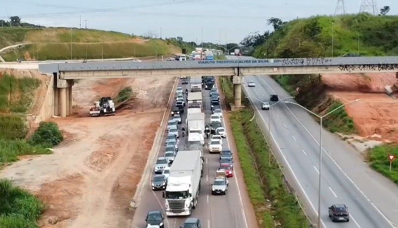 BR-040 tem mais de 10 km de congestionamento na manhã desta terça-feira (22)
