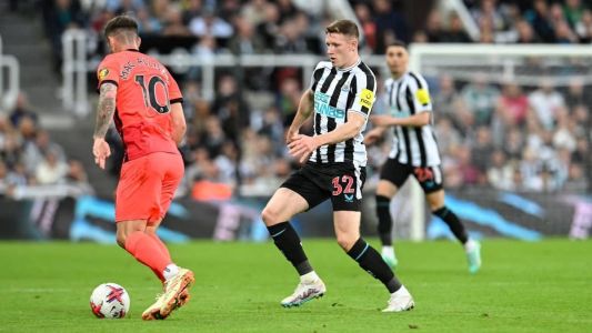 Newcastle tenta aumentar a distância para o quarto colocado