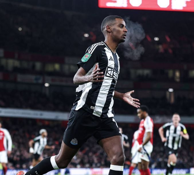 Newcastle supera Arsenal e abre vantagem na semifinal Copa da Liga Inglesa