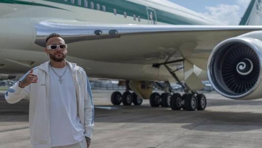 Neymar chegou em Riad a bordo de avião bilionário da família real