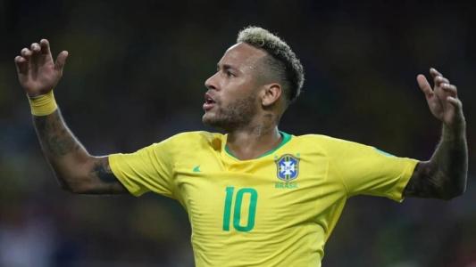 Neymar com a camisa da Seleção Brasileira: jogador deve estar na próxima lista de convocados