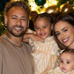 Mulher de Neymar se pronuncia após filhas serem atacadas nas redes sociais