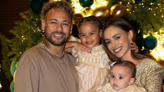 Neymar com Bruna, Mavie e Mel