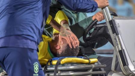 Neymar deixou o campo chorando ainda no primeiro tempo