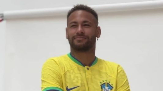 Neymar durante ensaio fotográfico da Seleção Brasileira