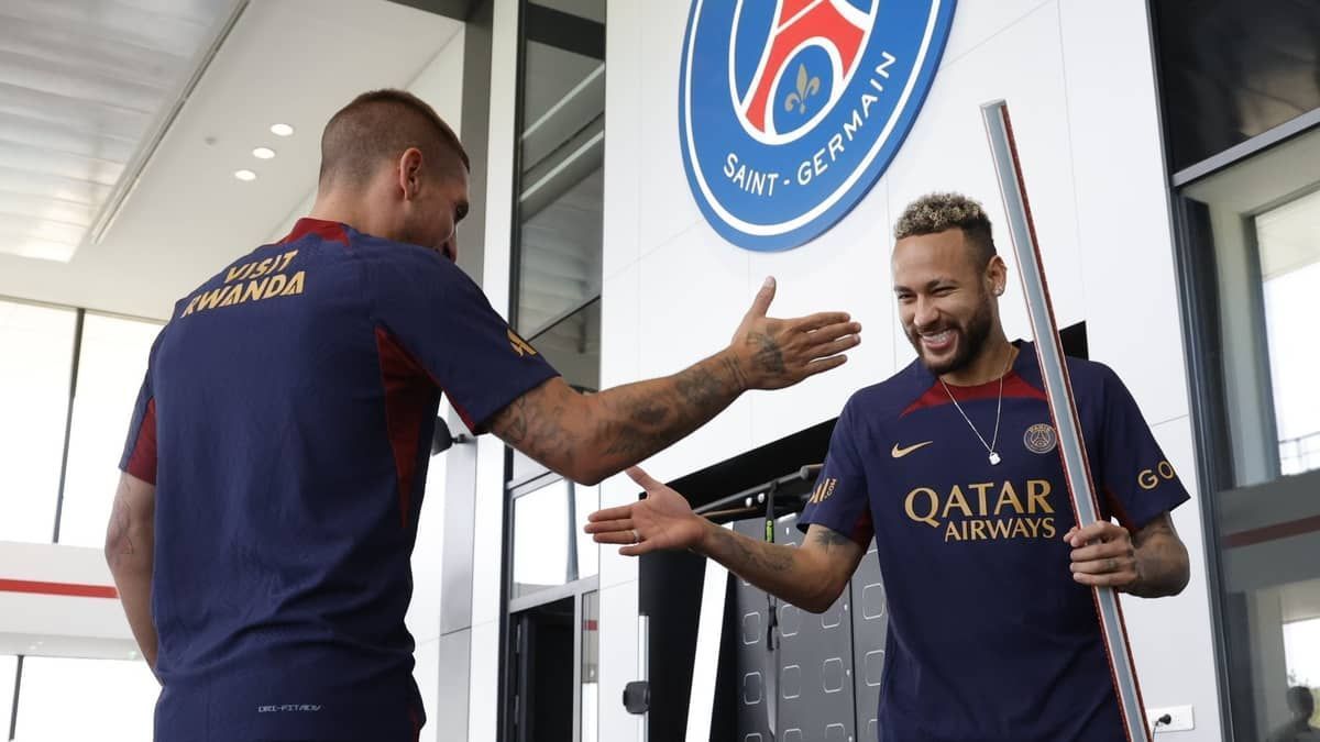 Neymar é liberado pelos médicos e volta a treinar com os companheiros do PSG
