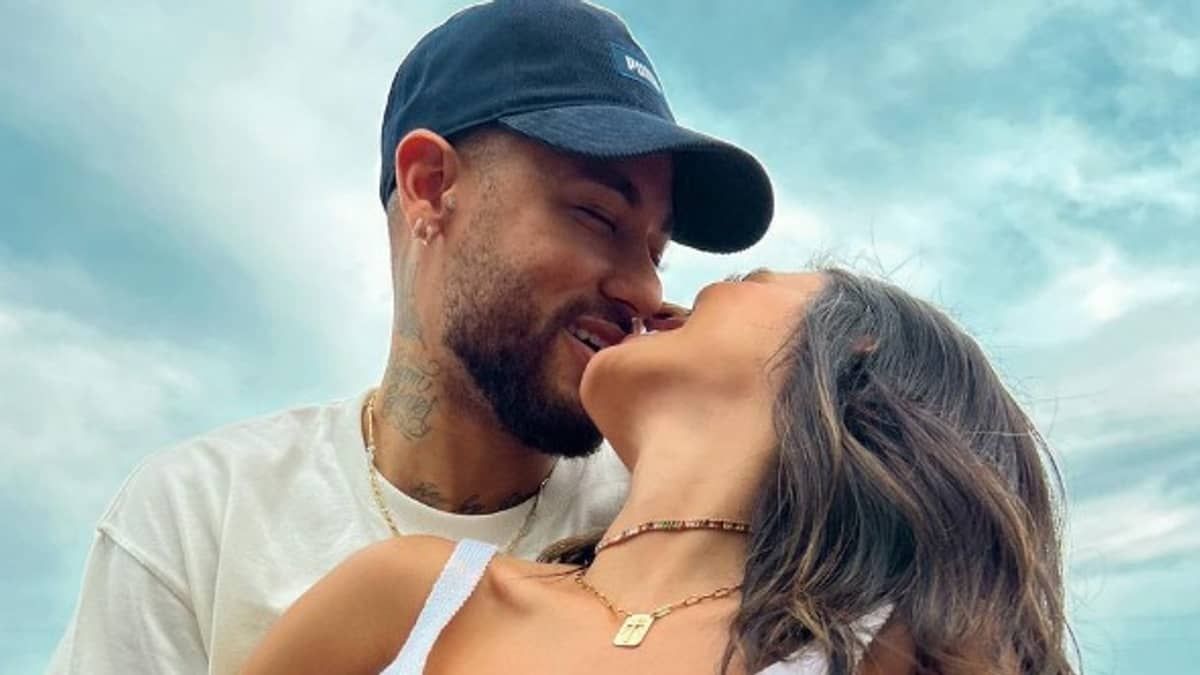 Mavie, filha de Neymar, nasce em São Paulo, diz colunista