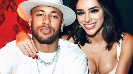 Neymar e Bruna Biancardi esperam a primeira filha que deverá se chamar Maviê