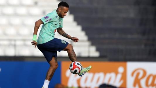 Neymar em treino da Seleção já em Lima, cidade do jogo contra o Peru na terça