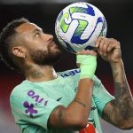 Neymar dá susto em treino da Seleção Brasileira, mas não preocupa