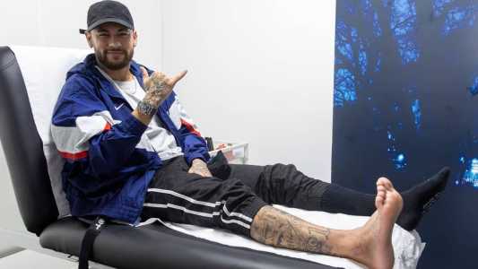 Neymar faz tratamento após cirurgia no tornozelo