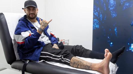 Neymar faz tratamento após cirurgia no tornozelo