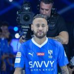 Apresentação de Neymar tem estádio lotado, mosaico e show de drones