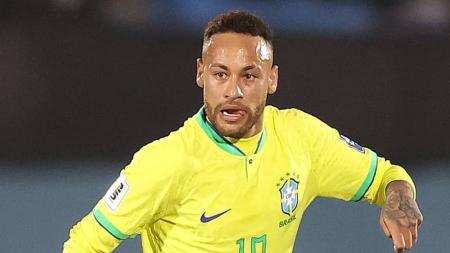 Neymar no Estádio Centenário, em partida contra o Uruguai, jogo em que rompeu o LCA do joelho esquerdo