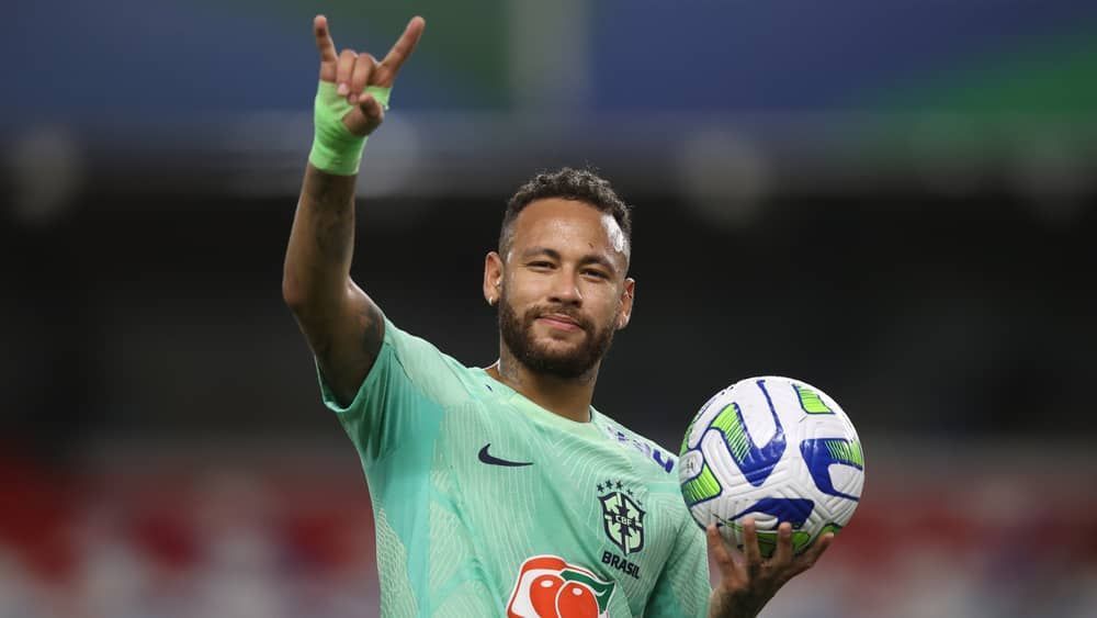 Pai de Neymar comenta próximos passos após jogador ter alta hospitalar