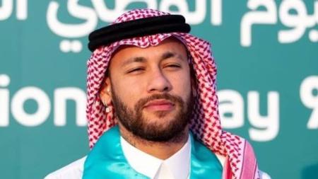 Neymar rebateu publicação do jornal Sport e negou que pediu a 'cabeça' do técnico