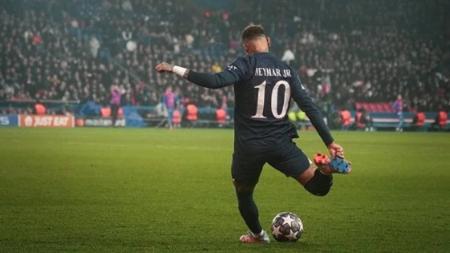 Neymar saiu de campo machucado na vitória do PSG sobre o Lille