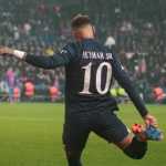 Atacante campeão do mundo afirma que a lesão de Neymar é boa para o PSG e chama o brasileiro de 'insuportável'