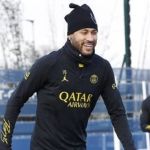 Neymar se transferiu para o PSG lesionado em 2017, diz jornal