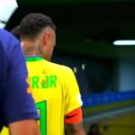 Neymar é acertado com balde de pipoca na cabeça após jogo pela Seleção; assista