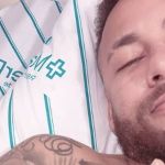 Neymar tranquiliza fãs após cirurgia em BH: 'Foco na recuperação'