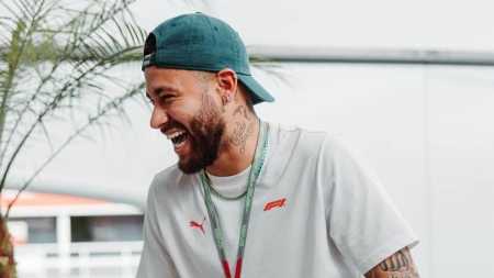Neymar usou o Twitter para comentar prints vazados