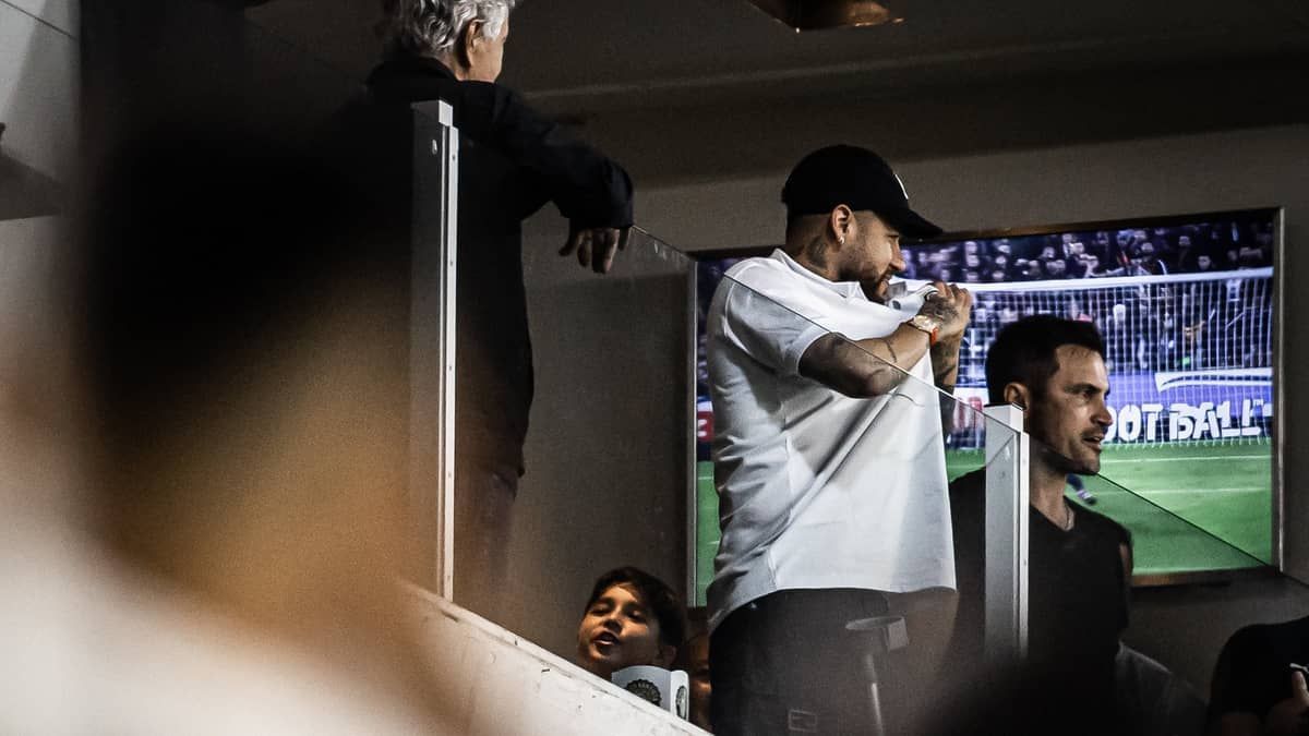 Visita de Neymar leva clube a liderar ganho de seguidores nas redes 