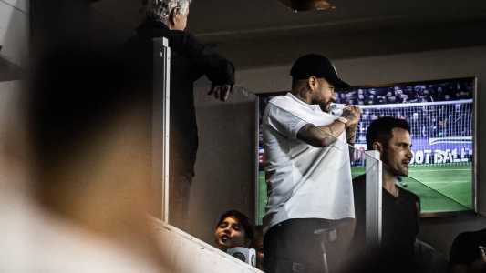 Neymar visita Santos e faz time bombar nas redes sociais
