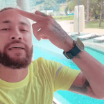 Chamado de ‘gordo’, Neymar mostra barriga e dispara: ‘Chupa haters’