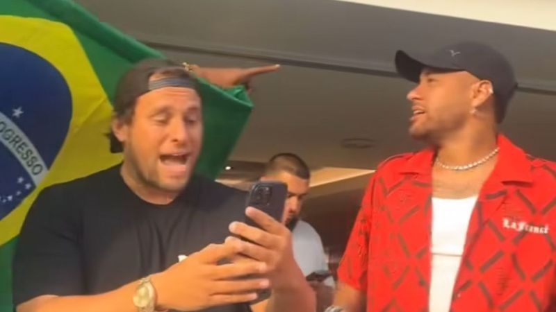 Fora por lesão, Neymar assiste do estádio à estreia da Seleção na Copa América