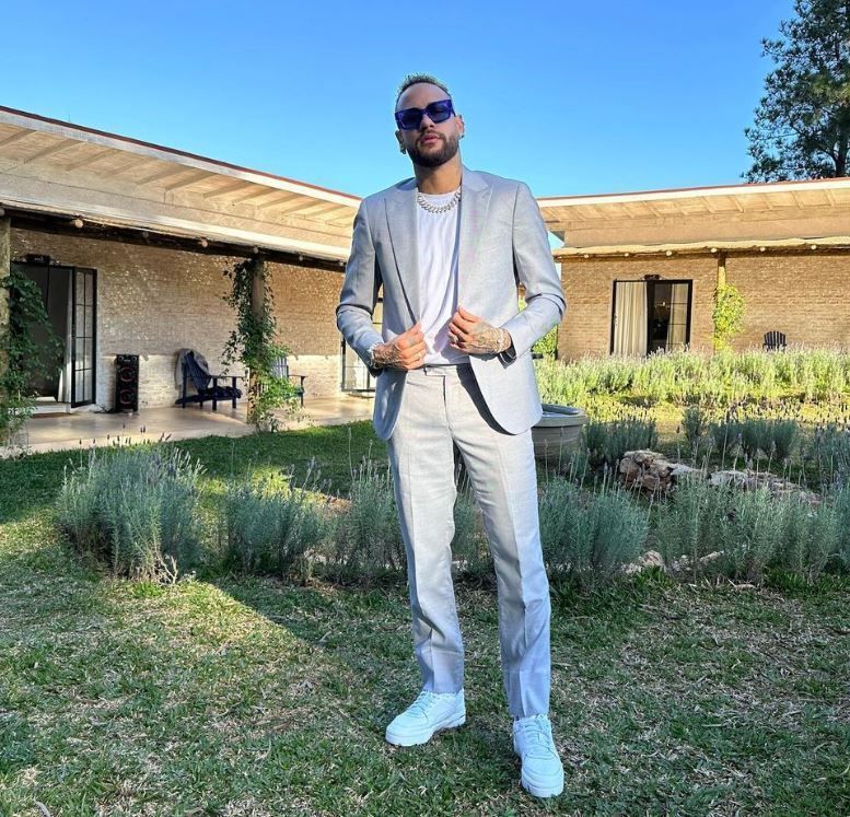 Neymar processa influenciadora trans que afirmou ter transado com o jogador