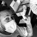 Neymar diz que testou negativo para Covid-19 e brinca: 'Lili cantou'