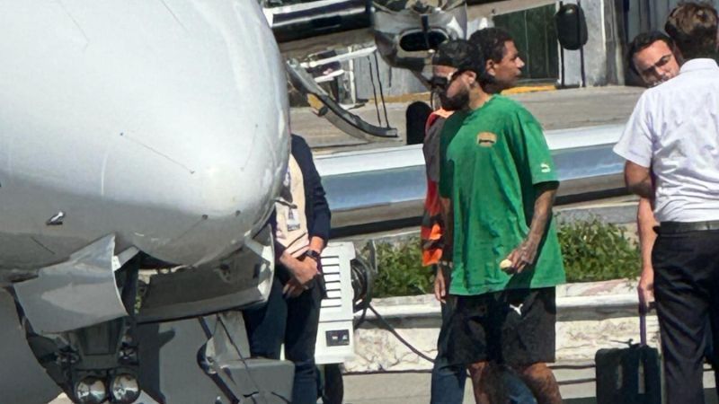 Neymar deixa BH após avaliação com médico do Atlético; veja fotos