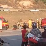 Vídeo: carro capota e duas pessoas ficam presas às ferragens na MG-10