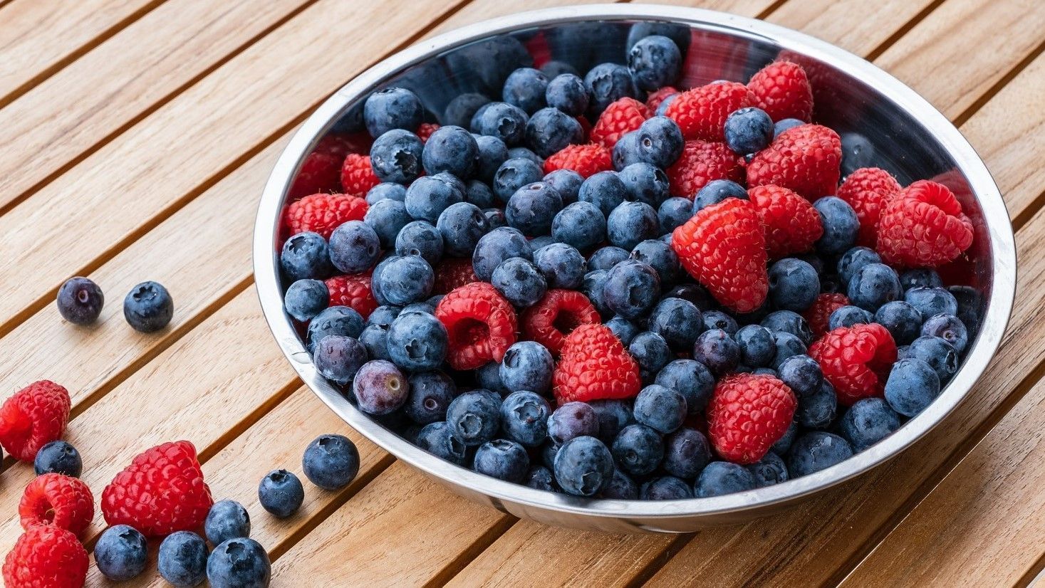 Pesquisadores mineiros fazem testes para que frutas de clima frio produzam também no sertão; entenda