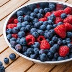 Pesquisadores mineiros fazem testes para que frutas de clima frio produzam também no sertão; entenda