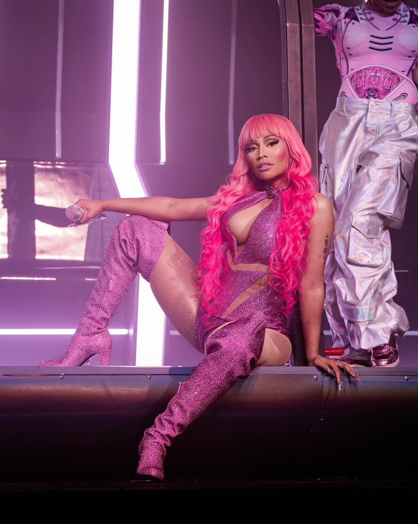 Nicki Minaj é processada por ex-gerente de turnê que a acusa de agressão e assédio