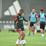 Flamengo de olho em De La Cruz, à disposição do River Plate para decisão