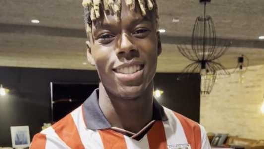 Nico Williams em vídeo de divulgação da renovação contratual com o Athletic Bilbao até 2035