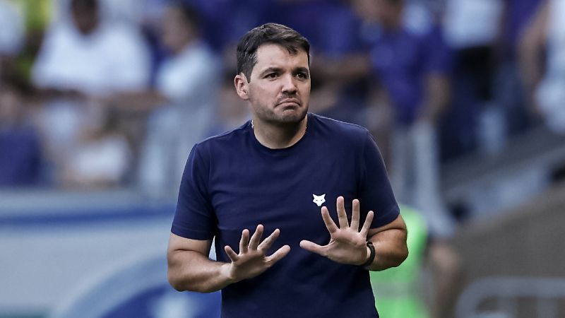 Larcamón define Cruzeiro com novidade na defesa para clássico contra América