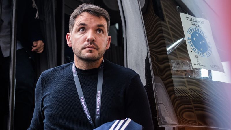 Ex-técnico do Cruzeiro, Nicolás Larcamón negocia com gigante argentino