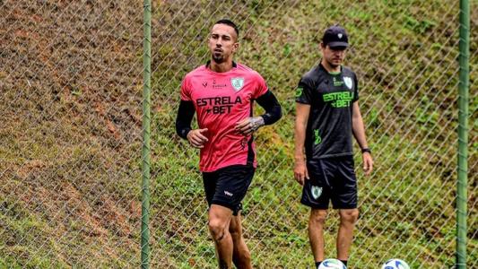 Nicolas é uma das opções de Bustos para o clássico