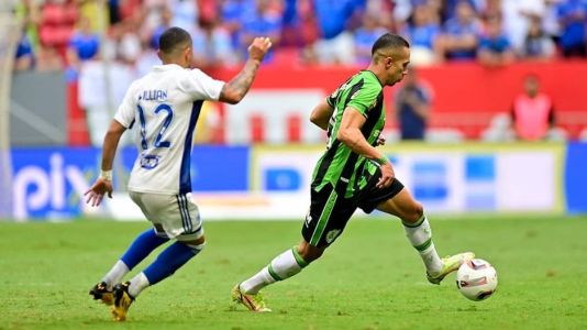 Nicolas foi titular do América na vitória contra o Cruzeiro, em Brasília